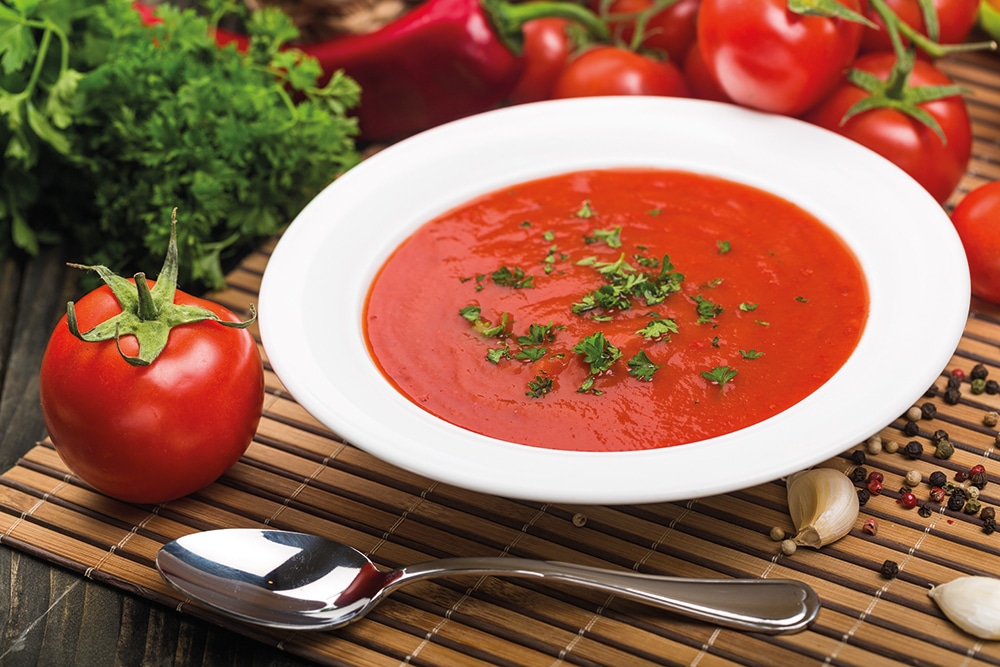 Tomatensuppe angerichtet