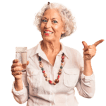 Seniorin mit einem Glas Wasser