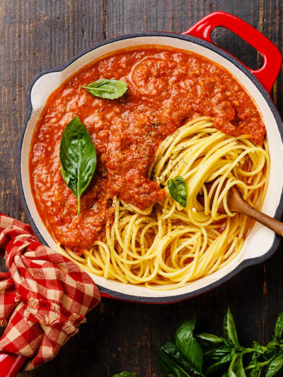 SAUCE BOLOGNESE HACKSO®: dieses Bild zeigt einen Teller mit Spaghetti mit Tomatensauce "Italia"