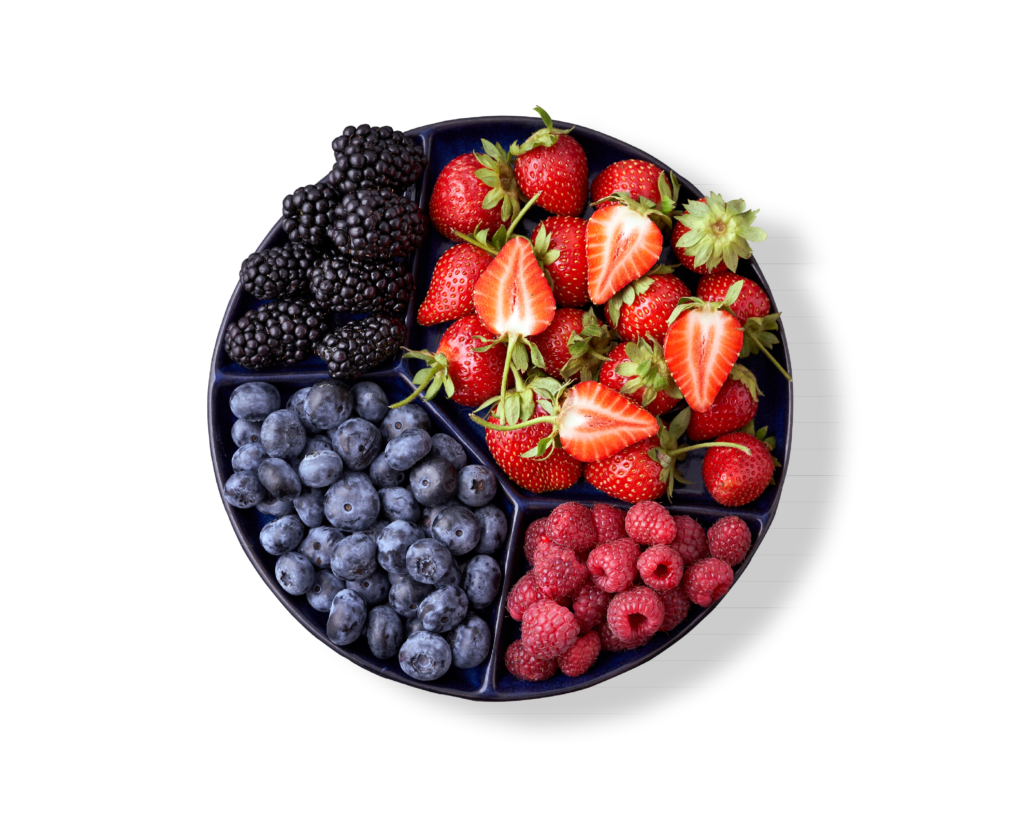 Früchte Teller mit Erdbeeeren, Himbeeren & Heidelbeeren