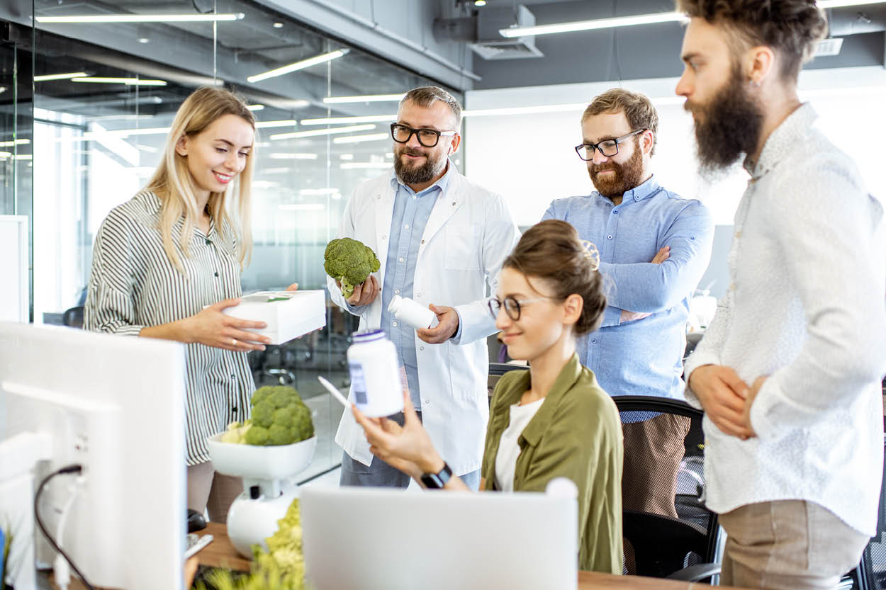 Private Label- dieses Bild zeigt Personen, die in der Produktentwicklung arbeiten